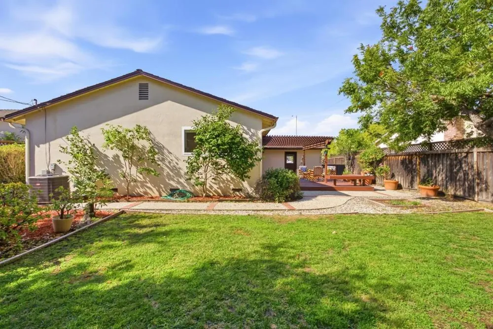 1128 Kentwood Avenue Cupertino, CA 95014