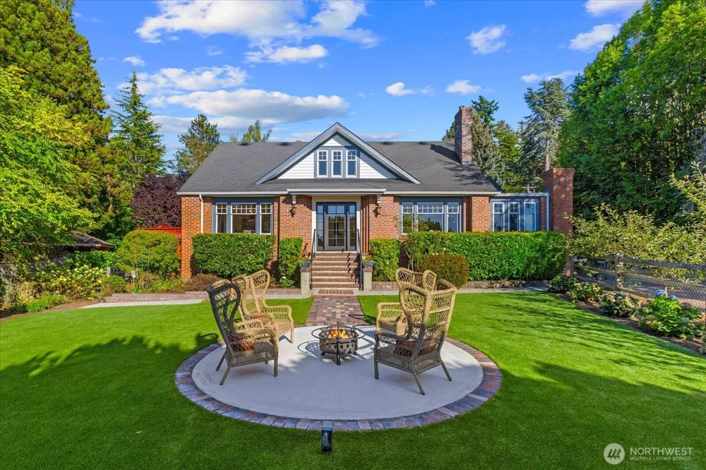 9819 Cherry Street Edmonds, WA 98020