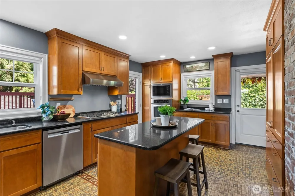 9819 Cherry Street Edmonds, WA 98020