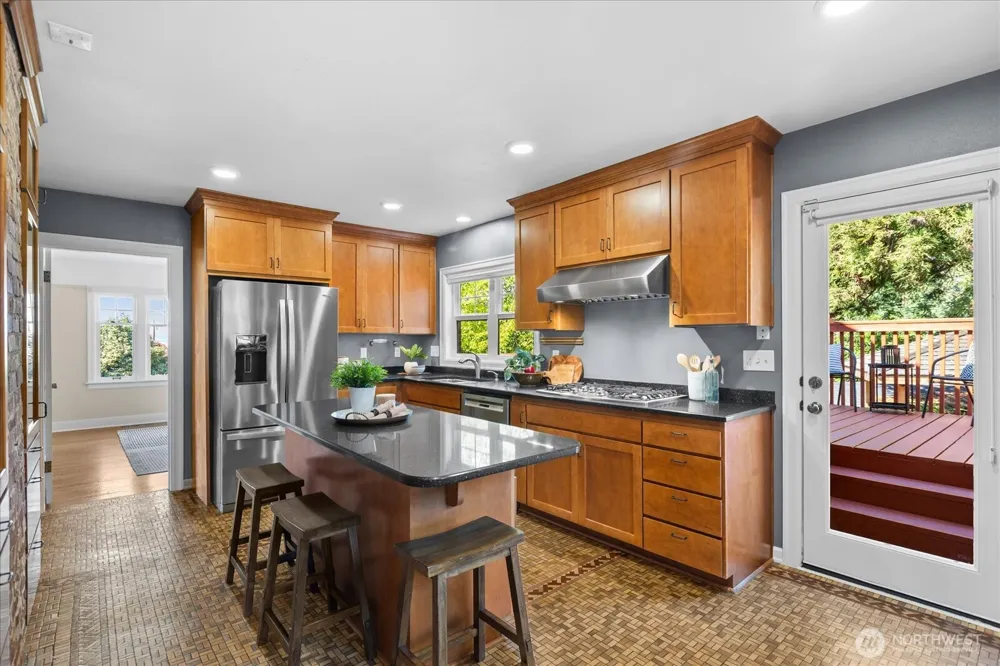 9819 Cherry Street Edmonds, WA 98020