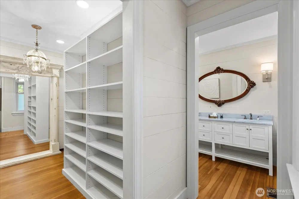 9819 Cherry Street Edmonds, WA 98020