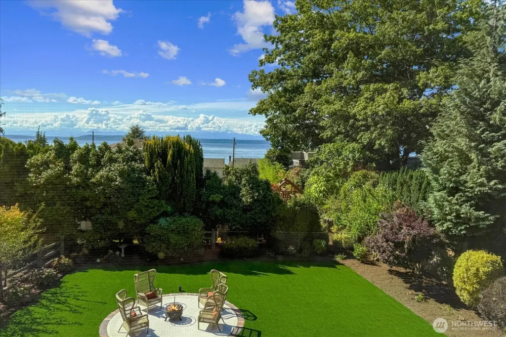 9819 Cherry Street Edmonds, WA 98020