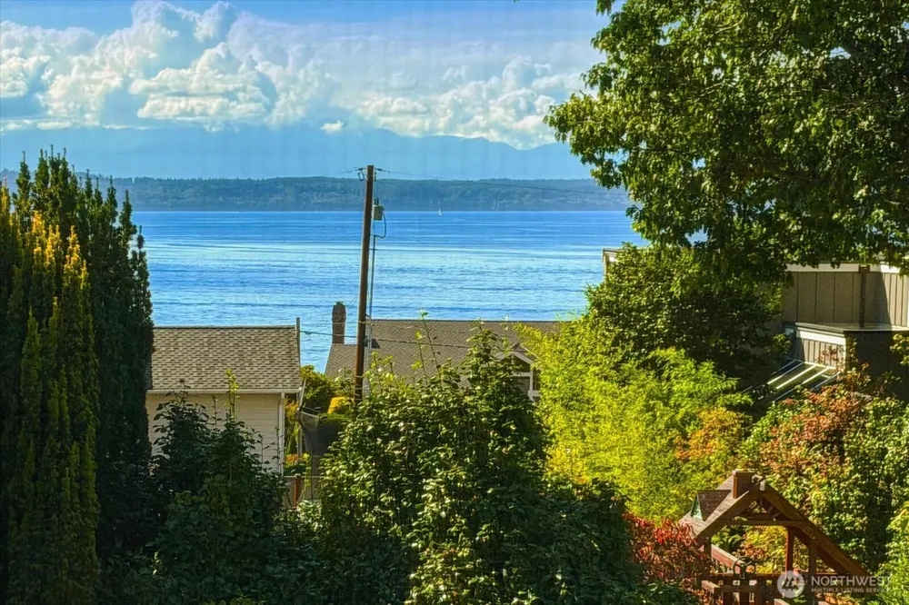 9819 Cherry Street Edmonds, WA 98020