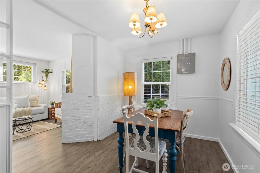 9819 Cherry Street Edmonds, WA 98020