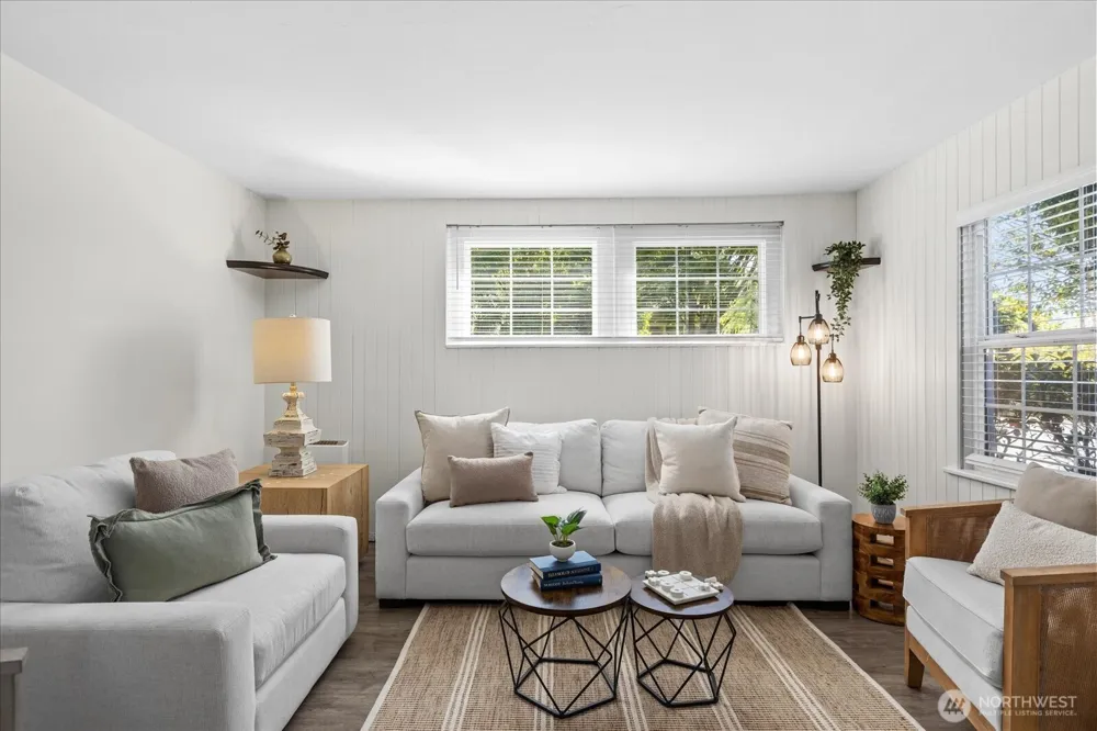 9819 Cherry Street Edmonds, WA 98020