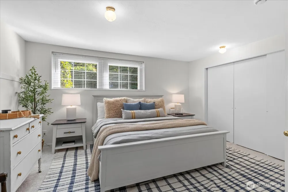 9819 Cherry Street Edmonds, WA 98020