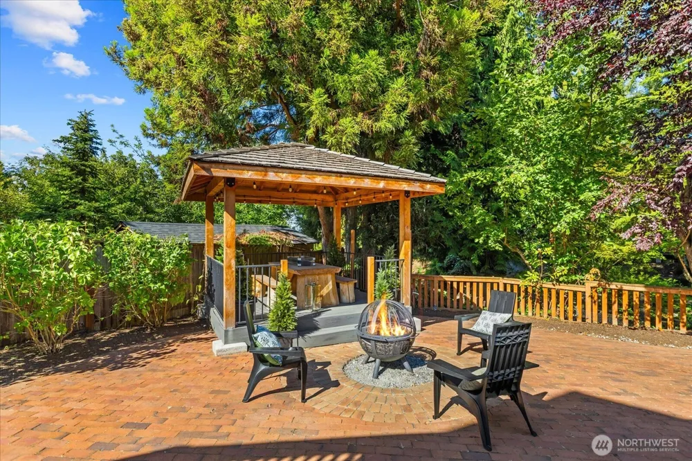 9819 Cherry Street Edmonds, WA 98020