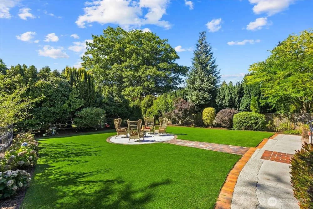 9819 Cherry Street Edmonds, WA 98020