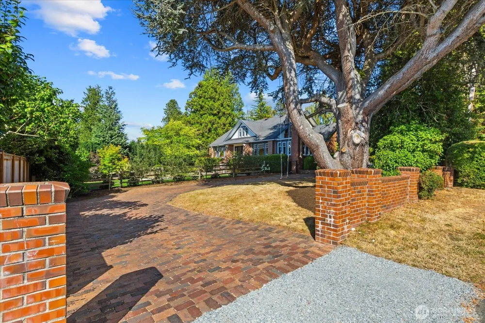 9819 Cherry Street Edmonds, WA 98020
