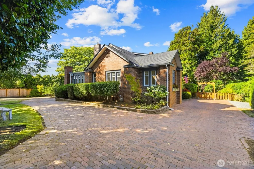 9819 Cherry Street Edmonds, WA 98020