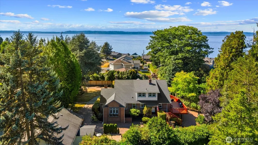 9819 Cherry Street Edmonds, WA 98020