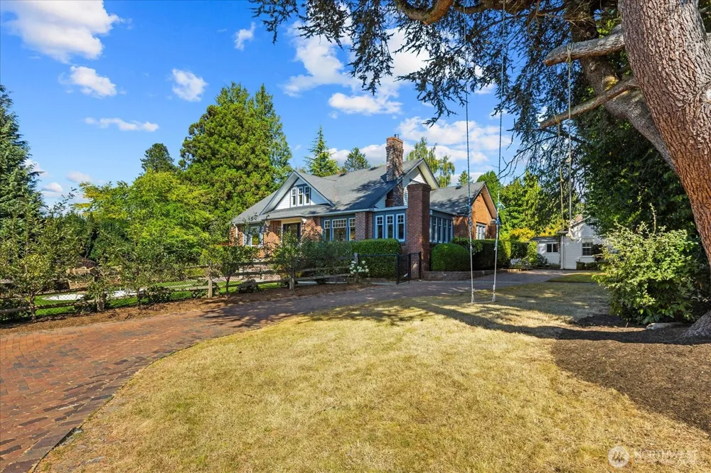9819 Cherry Street Edmonds, WA 98020