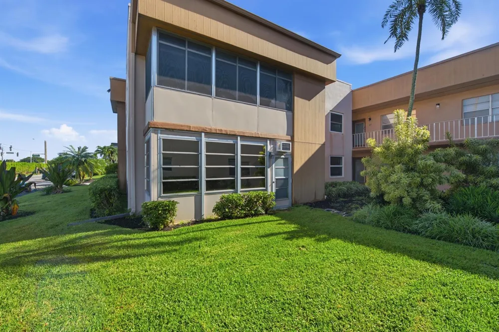 4 Flanders A Delray Beach, FL 33484