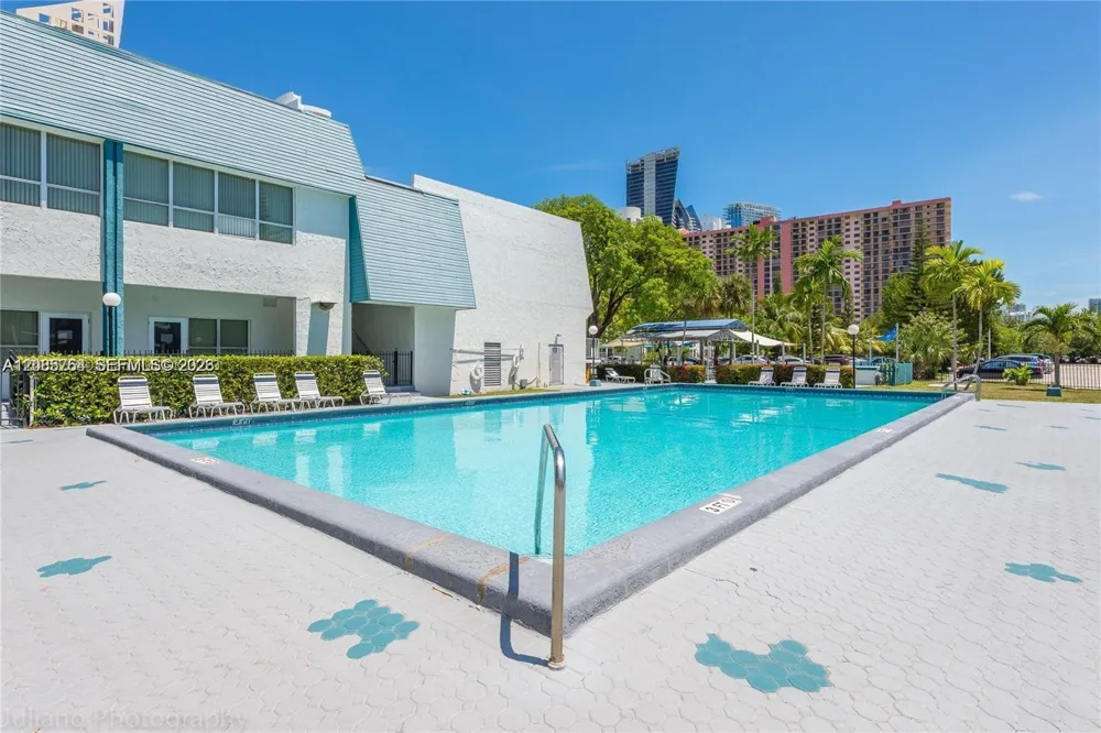 17570 Atlantic Blvd #118 Sunny Isles Beach, FL 33160