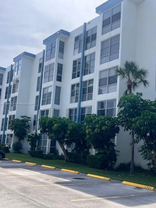 17570 Atlantic Blvd #118 Sunny Isles Beach, FL 33160