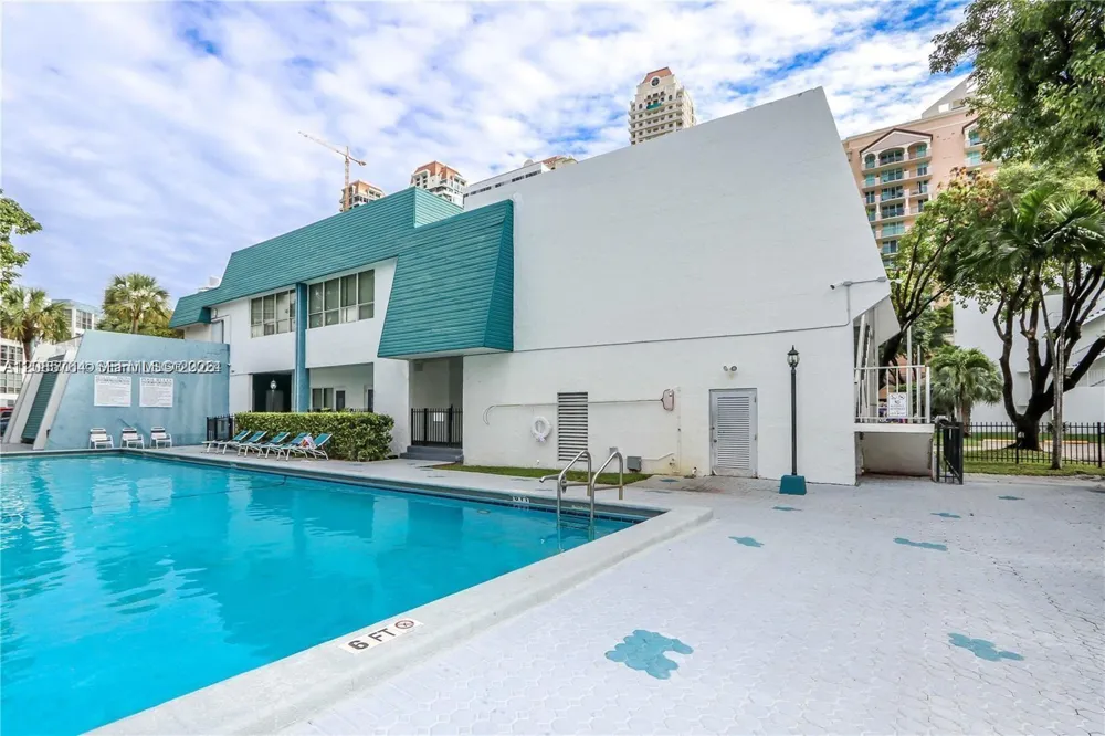 17570 Atlantic Blvd #118 Sunny Isles Beach, FL 33160