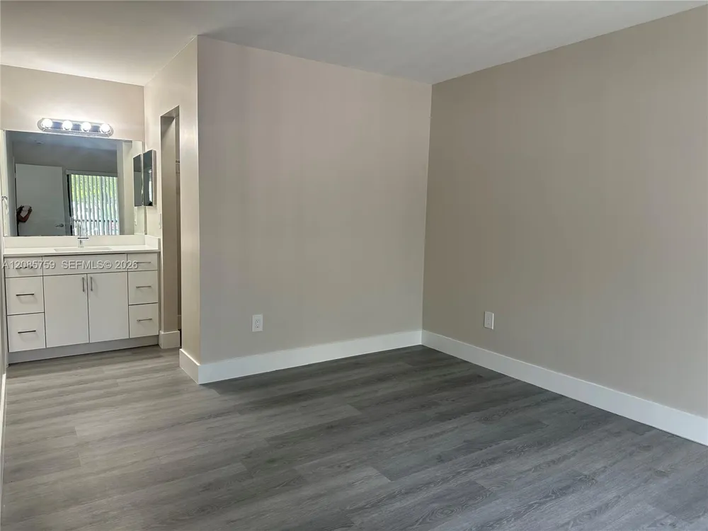 14909 SW 104th St #18-24 Miami, FL 33196