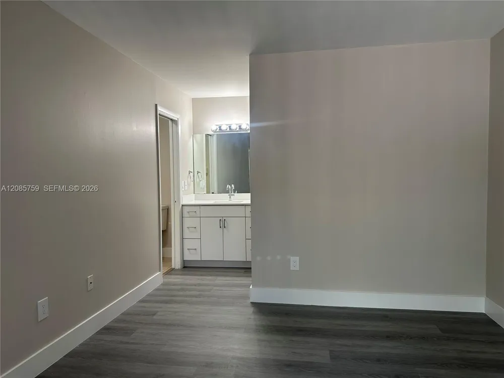 14909 SW 104th St #18-24 Miami, FL 33196