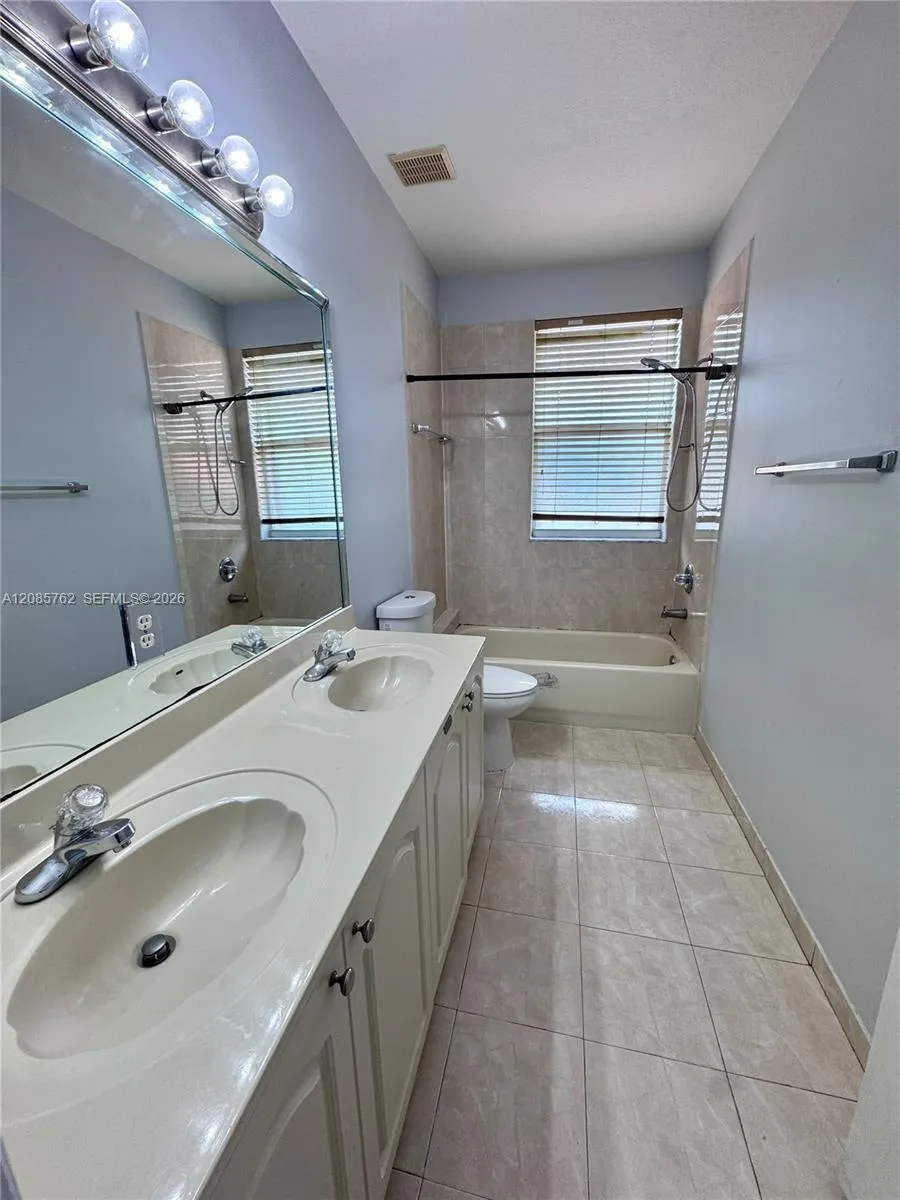 12864 NW 7th St Miami, FL 33182