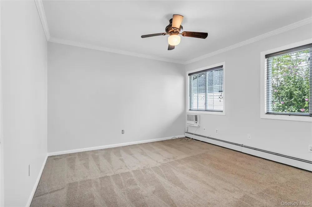36 Atlas Lane Hicksville, NY 11801