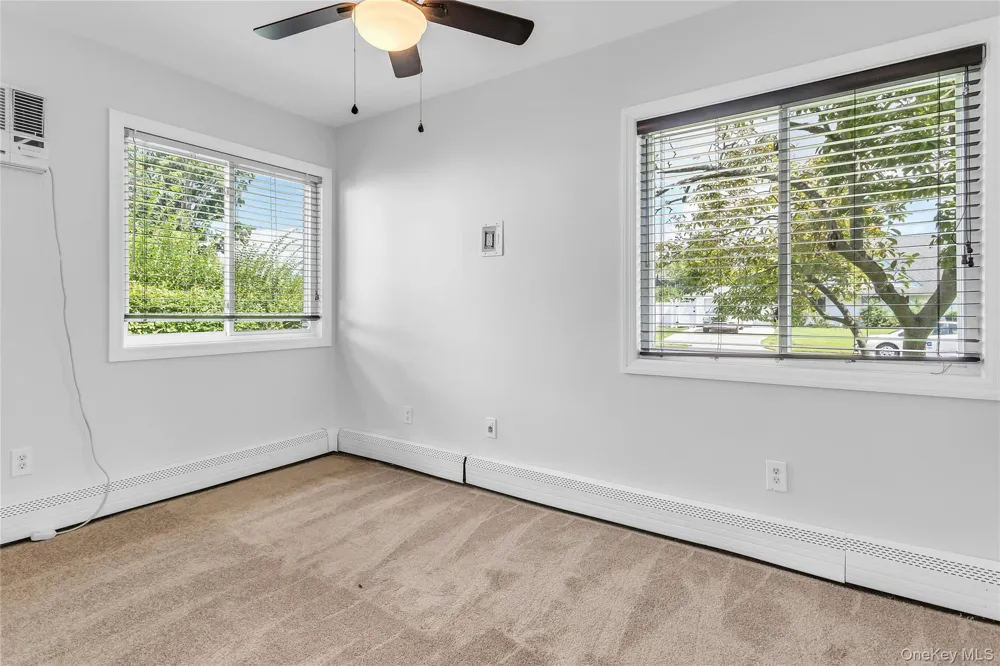 36 Atlas Lane Hicksville, NY 11801