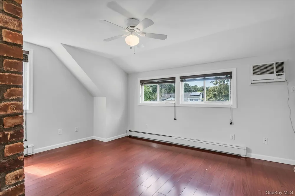 36 Atlas Lane Hicksville, NY 11801
