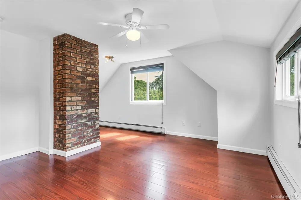 36 Atlas Lane Hicksville, NY 11801