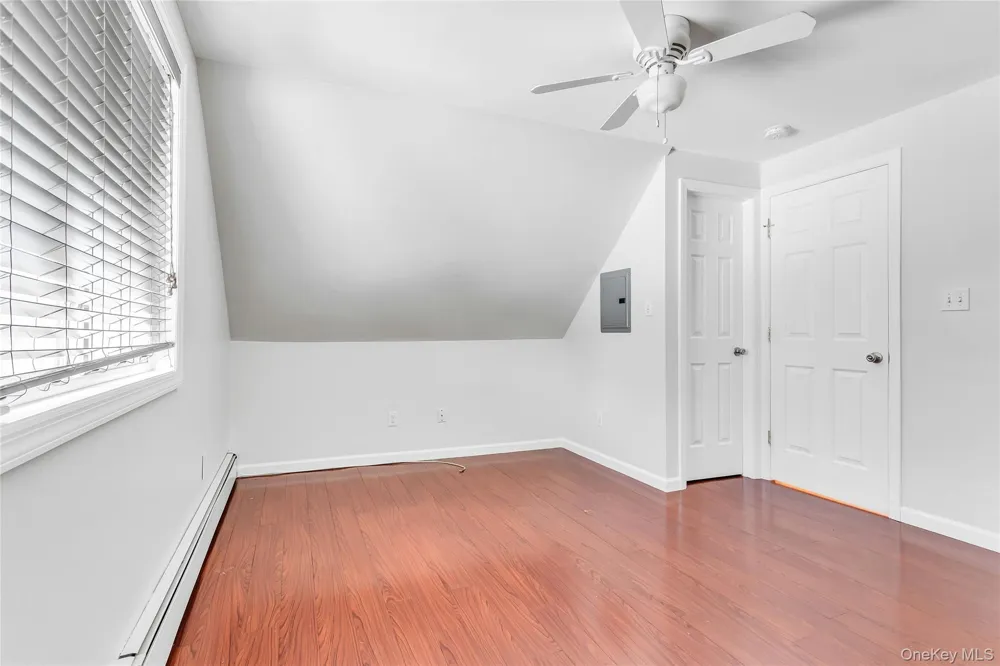 36 Atlas Lane Hicksville, NY 11801