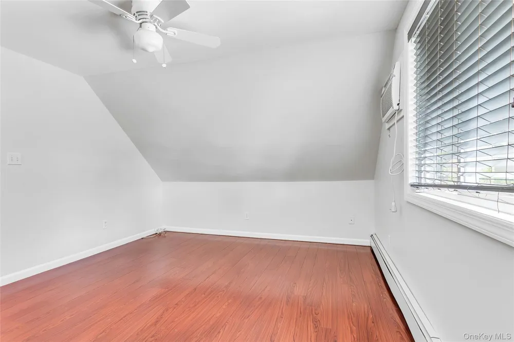 36 Atlas Lane Hicksville, NY 11801