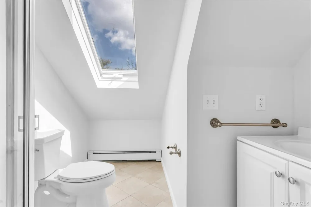 36 Atlas Lane Hicksville, NY 11801