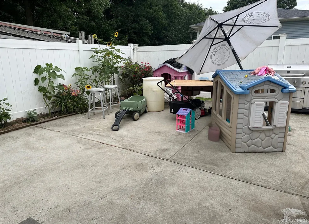 1287 Little East Neck Road Wyandanch, NY 11798