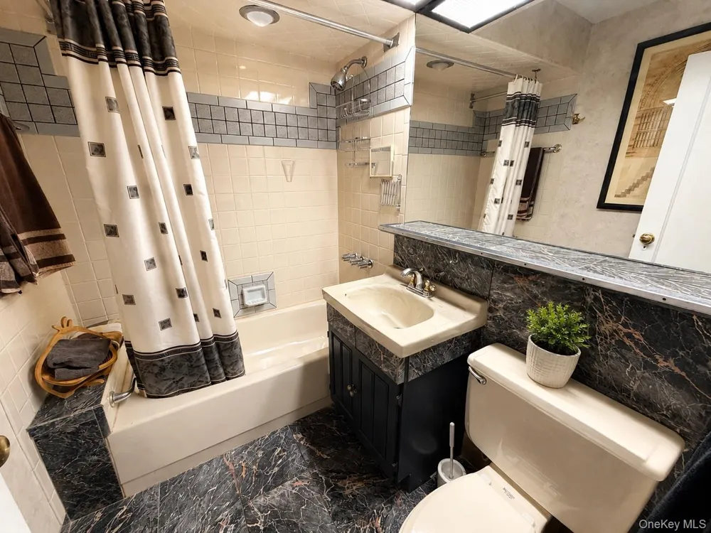 13810 Cronston Avenue Rockaway Park, NY 11694