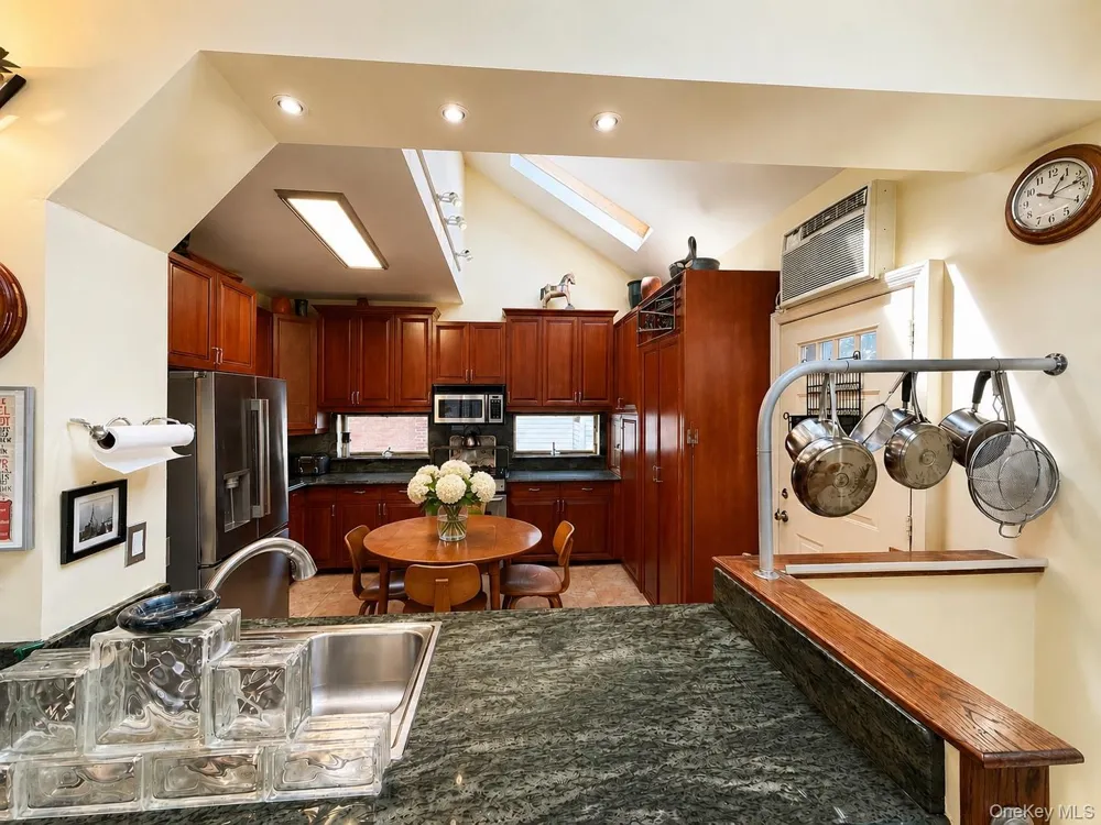 13810 Cronston Avenue Rockaway Park, NY 11694