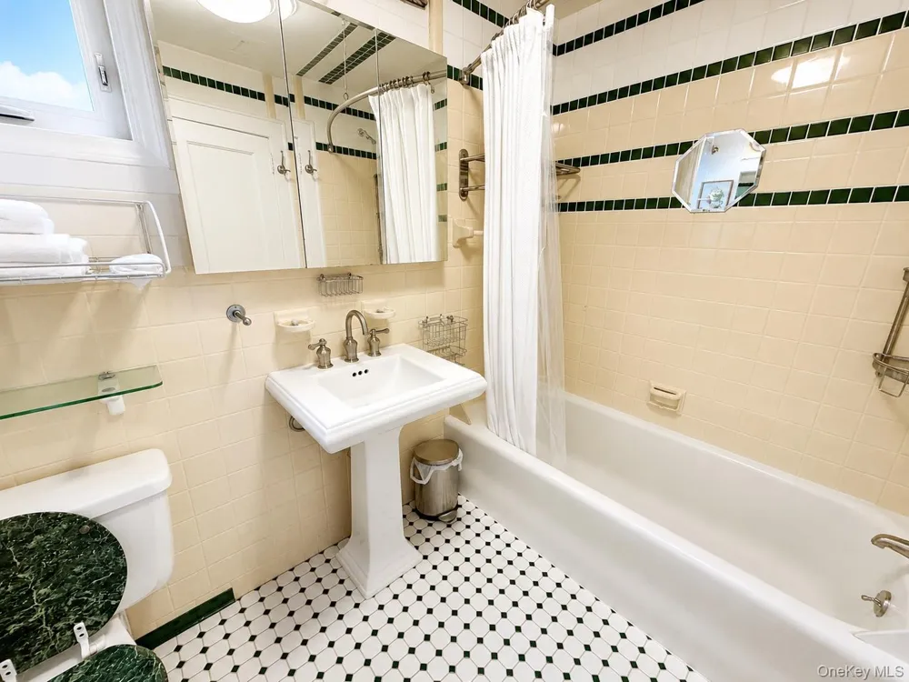13810 Cronston Avenue Rockaway Park, NY 11694