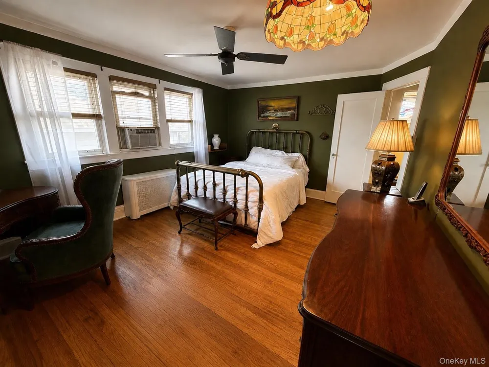 13810 Cronston Avenue Rockaway Park, NY 11694