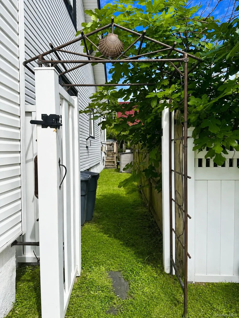 13810 Cronston Avenue Rockaway Park, NY 11694