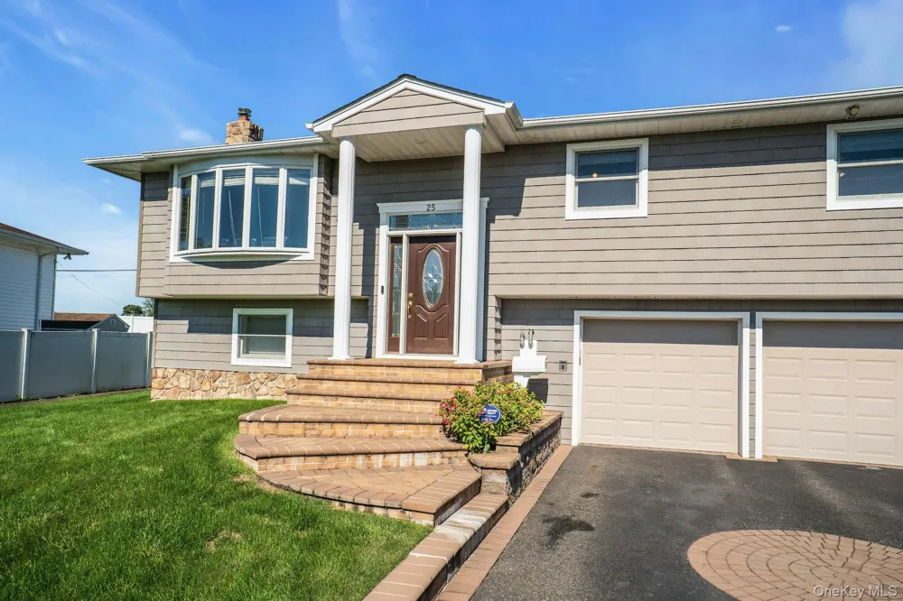 25 Heather Crescent Commack, NY 11725