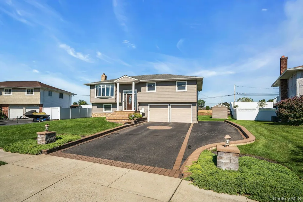 25 Heather Crescent Commack, NY 11725