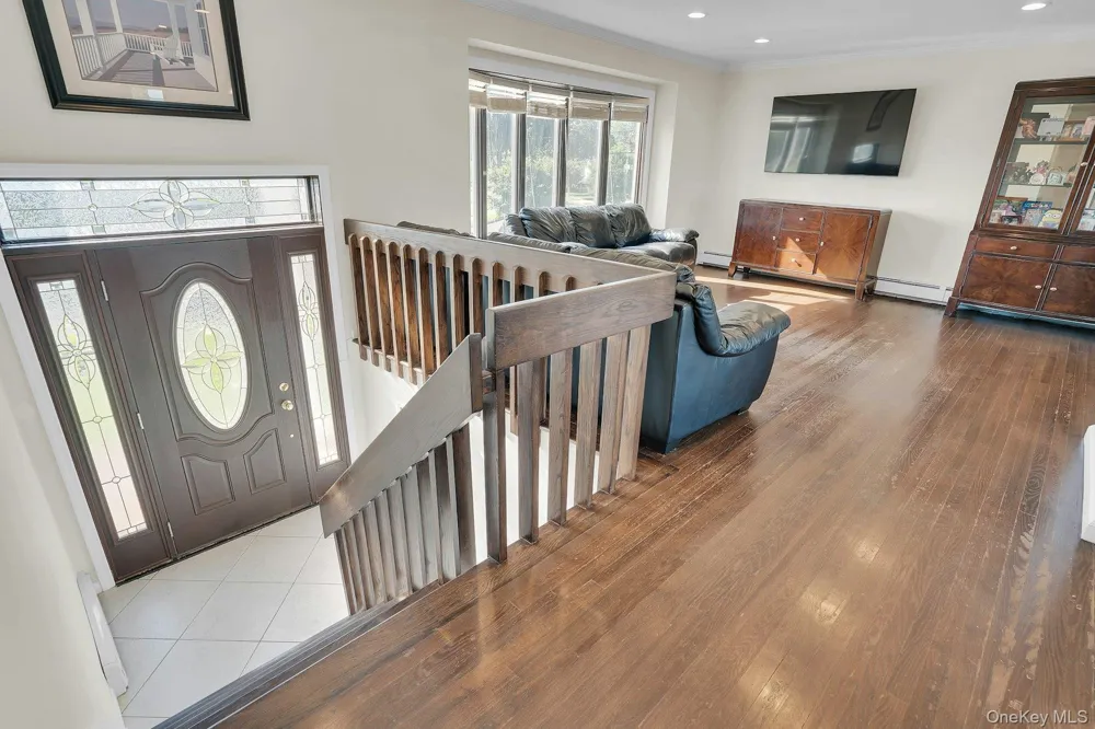 25 Heather Crescent Commack, NY 11725