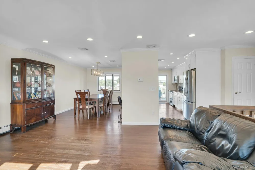 25 Heather Crescent Commack, NY 11725
