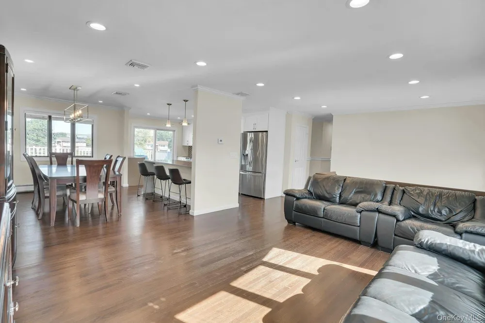 25 Heather Crescent Commack, NY 11725