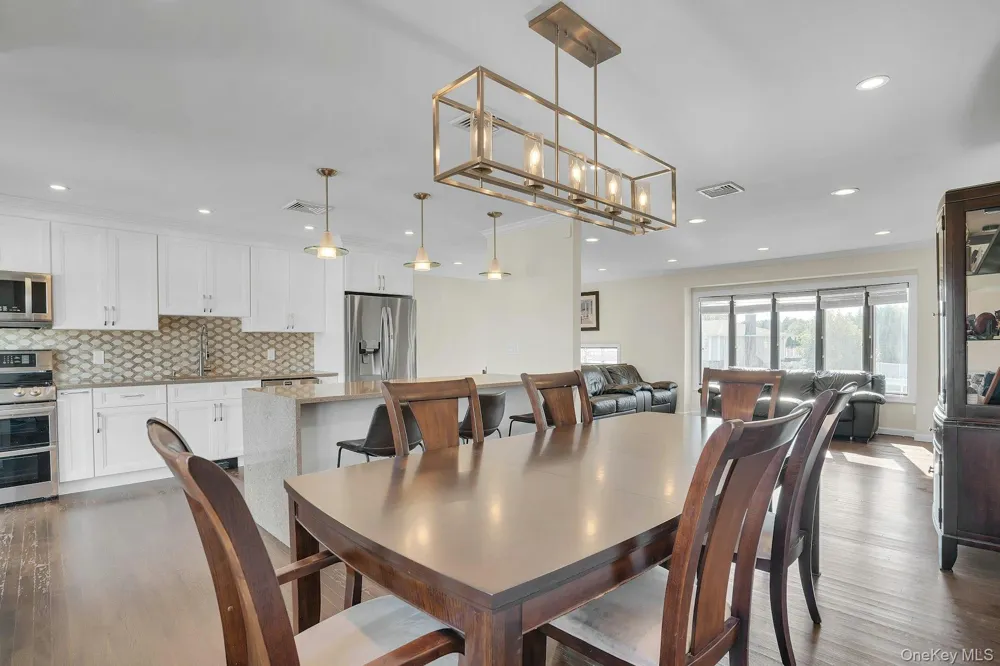 25 Heather Crescent Commack, NY 11725