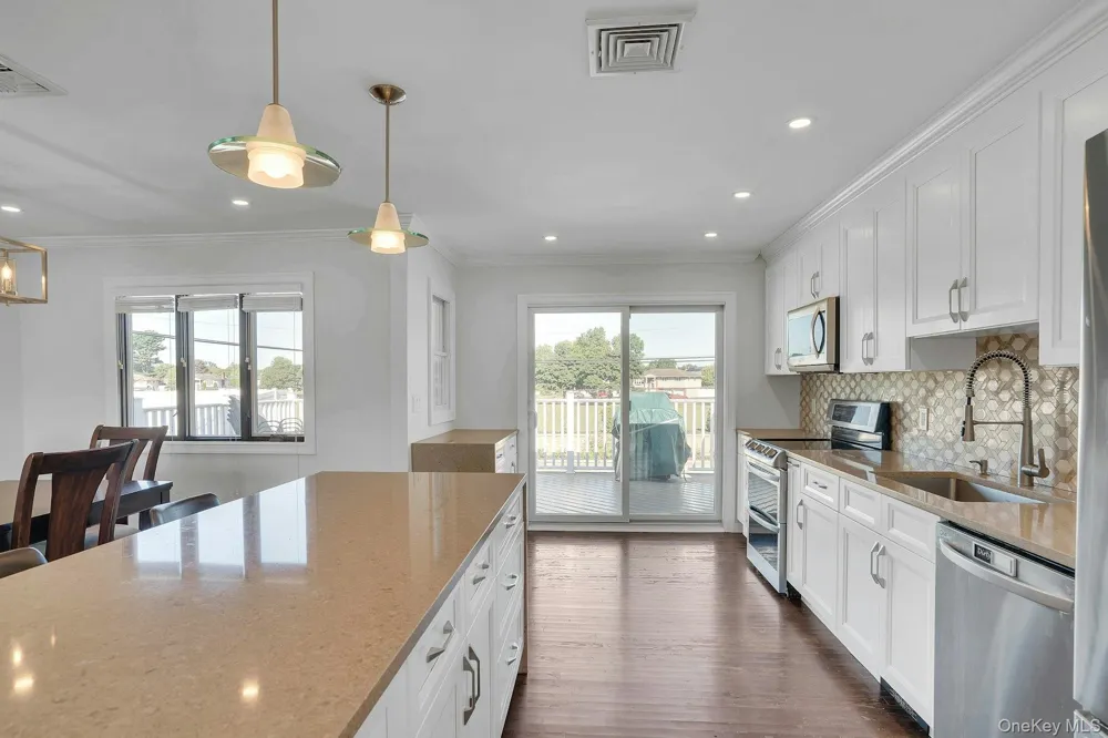 25 Heather Crescent Commack, NY 11725