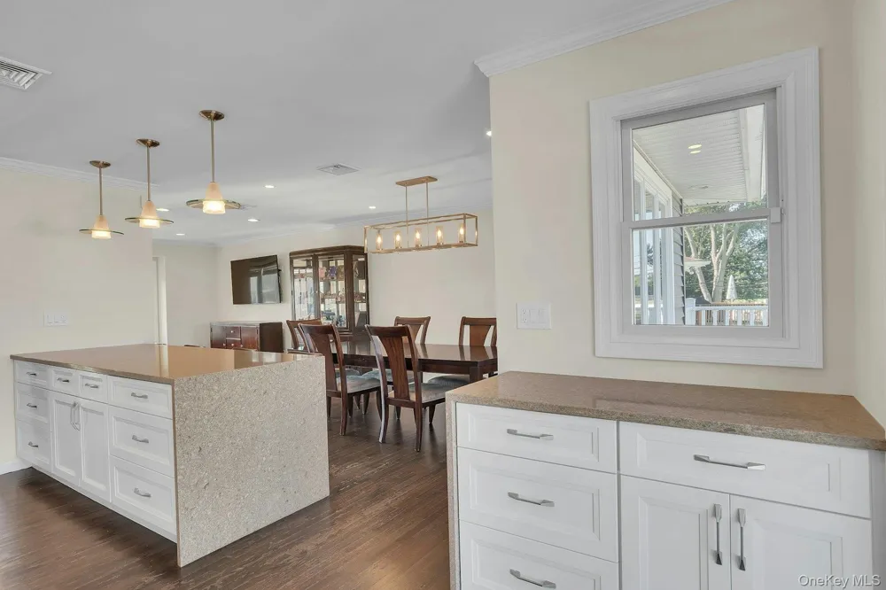 25 Heather Crescent Commack, NY 11725