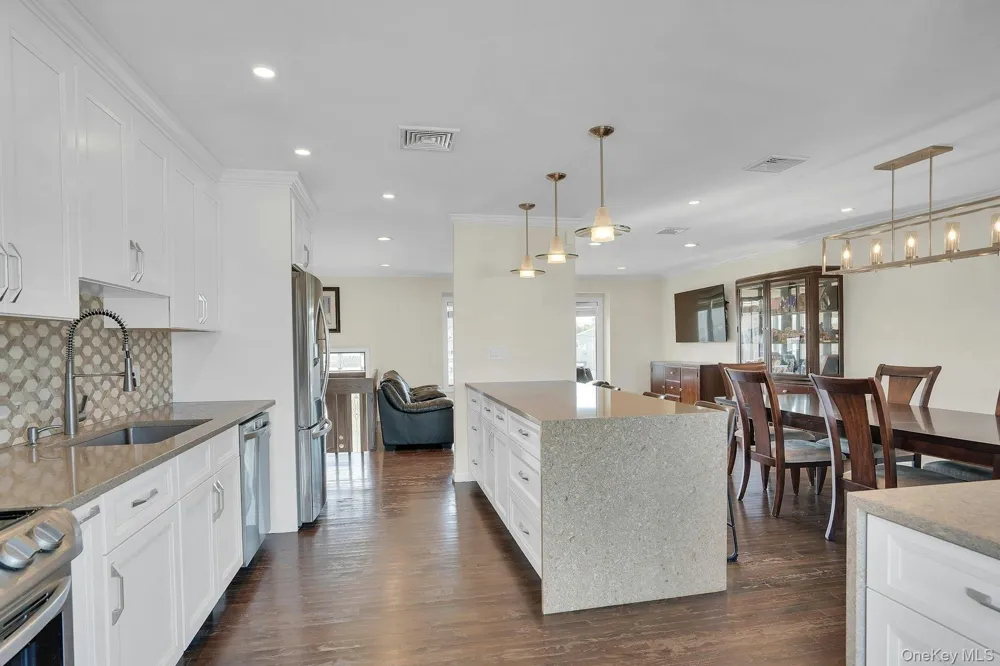 25 Heather Crescent Commack, NY 11725
