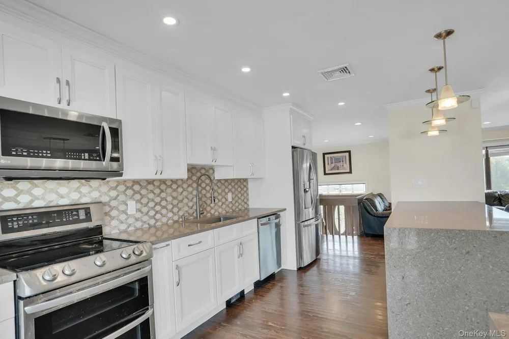 25 Heather Crescent Commack, NY 11725