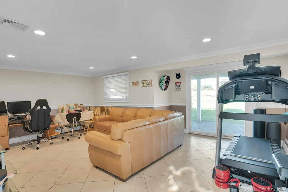 25 Heather Crescent Commack, NY 11725