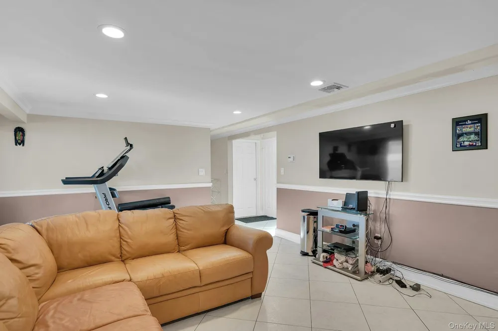 25 Heather Crescent Commack, NY 11725