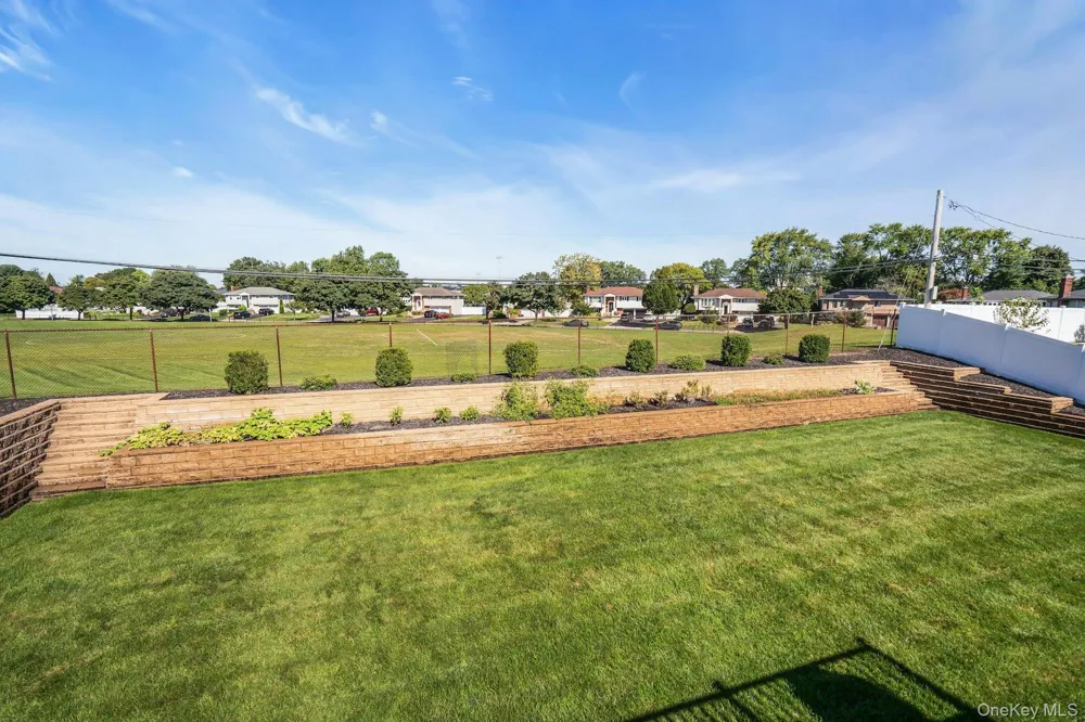 25 Heather Crescent Commack, NY 11725