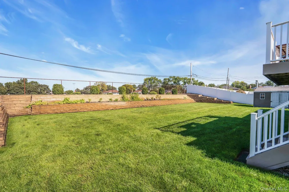 25 Heather Crescent Commack, NY 11725